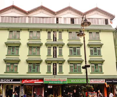 https://imgcld.yatra.com/ytimages/image/upload/t_hotel_yatra_city_desktop/v1391033802/Domestic Hotels/Hotels_Gangtok/Hotel Golden Pagoda/Facade~189.jpg